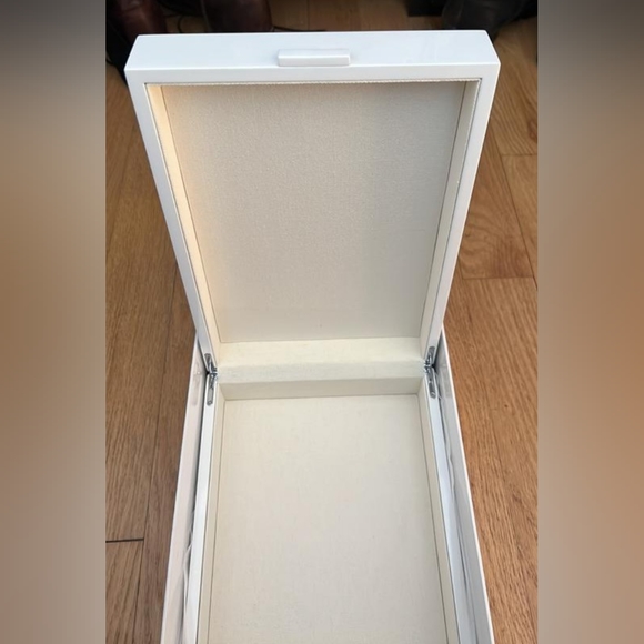 RéVive Limited Edition Art Box by Anya Kielar - Picture 5 of 11